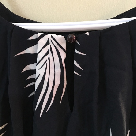 Black and White Leaf Print Dress - Picture 3 of 4